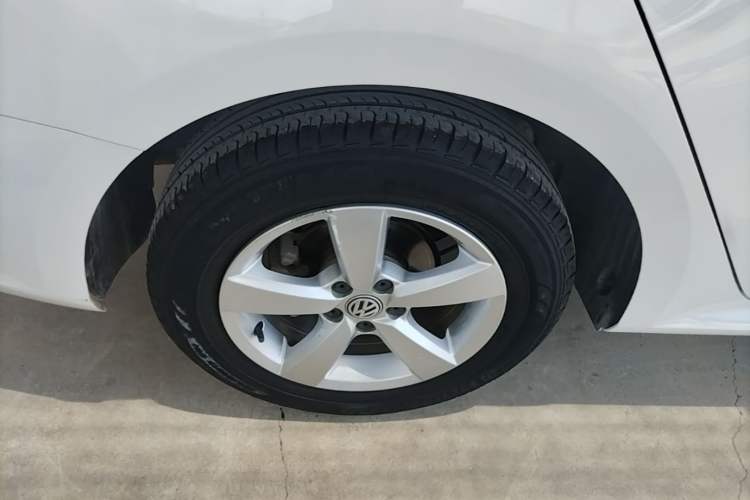 Used Volkswagen Lavida 2015 1.6L Automatic Fashion Edition Right Rear Wheel Hub