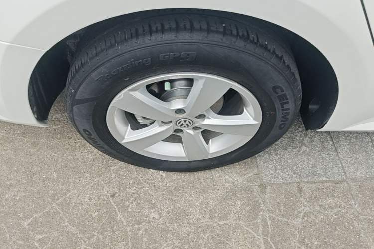 Used Volkswagen Lavida 2015 1.6L Automatic Fashion Edition Right Rear Wheel Hub