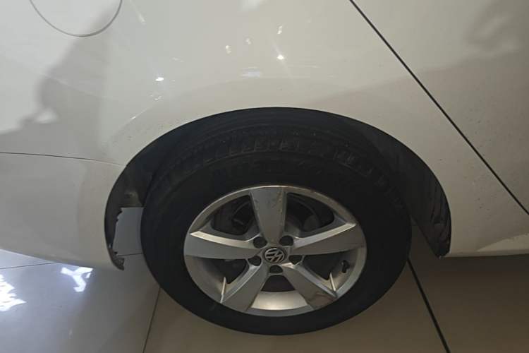 Used Volkswagen Lavida 2015 1.6L Automatic Fashion Edition Right Rear Wheel Hub