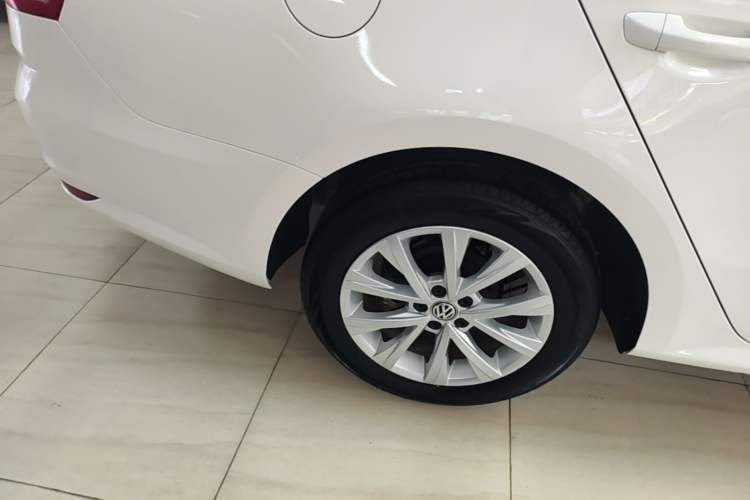 Used Volkswagen Lavida 2015 1.6L Automatic Comfort Edition Right Rear Wheel Hub