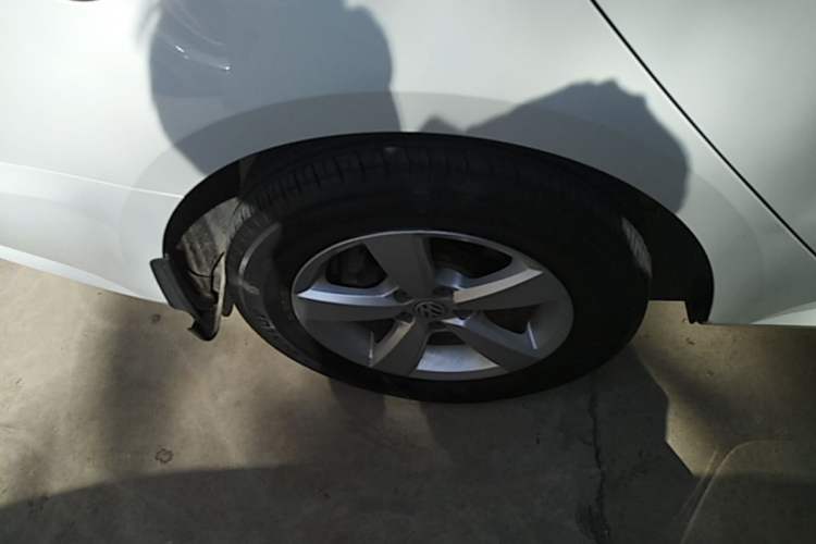 Used Volkswagen Lavida 2015 1.6L Automatic Fashion Edition Right Rear Wheel Hub