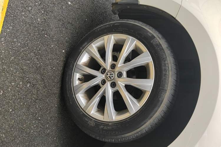 Used Volkswagen Lavida 2015 1.6L Manual Comfort Edition Right Rear Wheel Hub