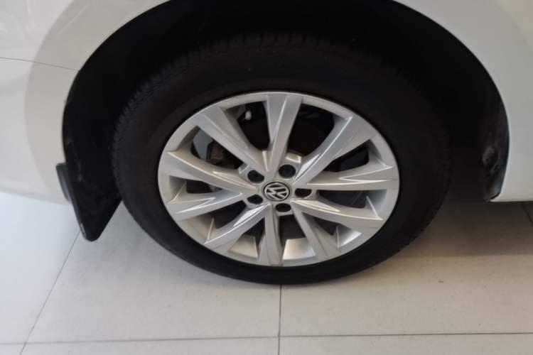 Used Volkswagen Lavida 2015 1.6L Automatic Comfort Edition Right Rear Wheel Hub