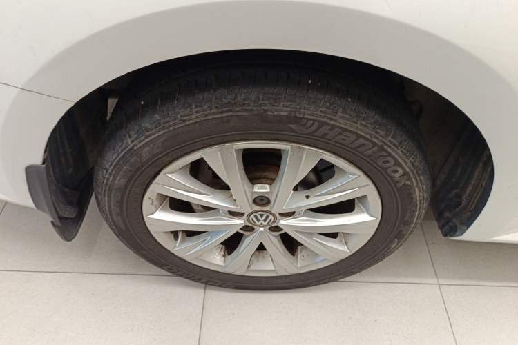 Used Volkswagen Lavida 2015 230TSI DSG Comfort Edition Right Rear Wheel Hub