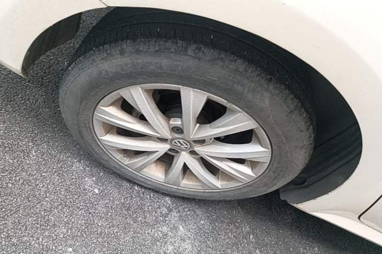 Used Volkswagen Lavida 2015 1.6L Automatic Comfort Edition Right Rear Wheel Hub