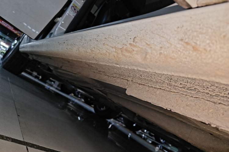 Used Volkswagen Lavida 2015 1.6L Automatic Comfort Edition Right Side Sill