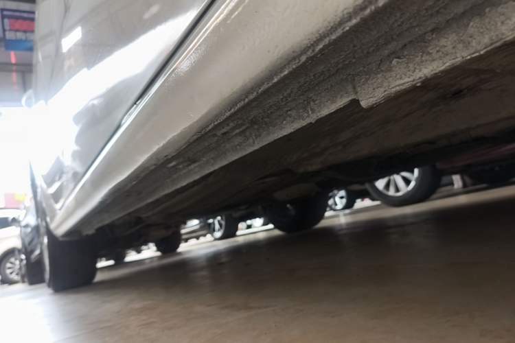 Used Volkswagen Lavida 2015 1.6L Automatic Comfort Edition Right Side Sill