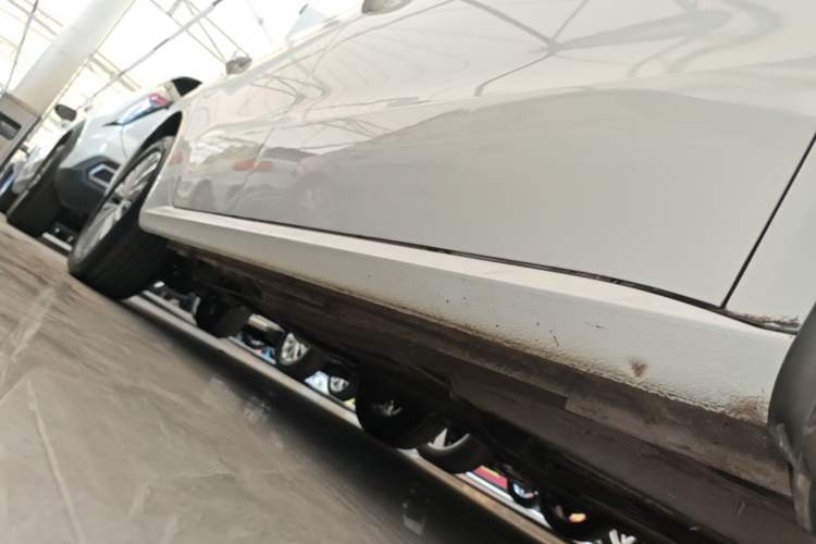 Used Volkswagen Lavida 2015 230TSI DSG Luxury Edition Right Side Sill