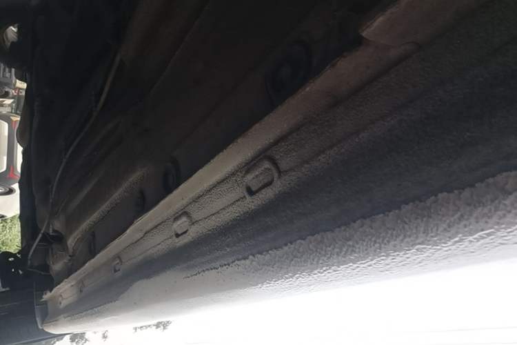 Used Volkswagen Lavida 2015 1.6L Automatic Fashion Edition Right Side Sill