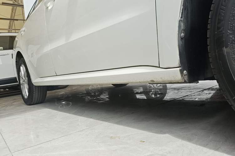 Used Volkswagen Lavida 2015 1.6L Automatic Comfort Edition Right Side Sill