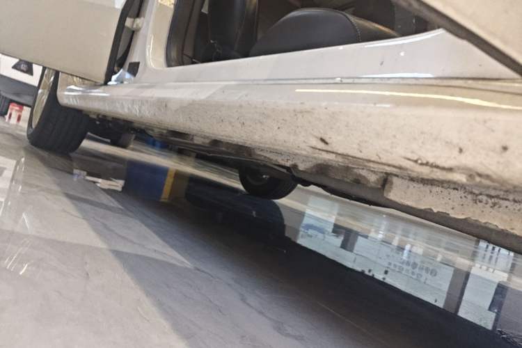 Used Volkswagen Lavida 2015 1.6L Manual Comfort Edition Right Side Sill