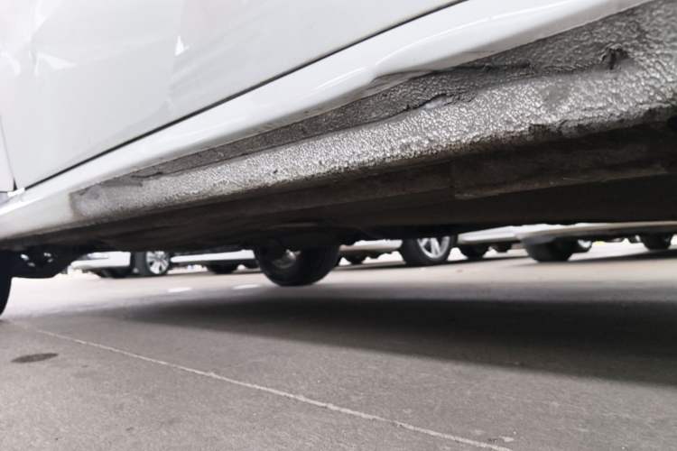 Used Volkswagen Lavida 2015 1.6L Manual Fashion Edition Right Side Sill