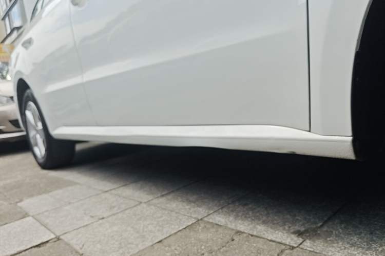 Used Volkswagen Lavida 2015 1.6L Automatic Fashion Edition Right Side Sill