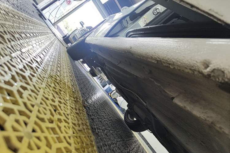 Used Volkswagen Lavida 2015 1.6L Automatic Fashion Edition Right Side Sill
