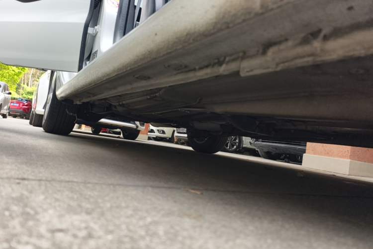 Used Volkswagen Lavida 2015 1.6L Automatic Fashion Edition Right Side Sill