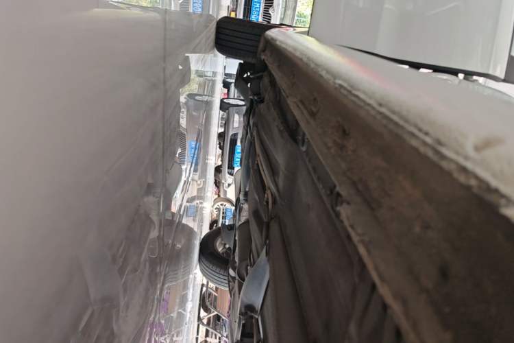 Used Volkswagen Lavida 2015 1.6L Automatic Fashion Edition Right Side Sill