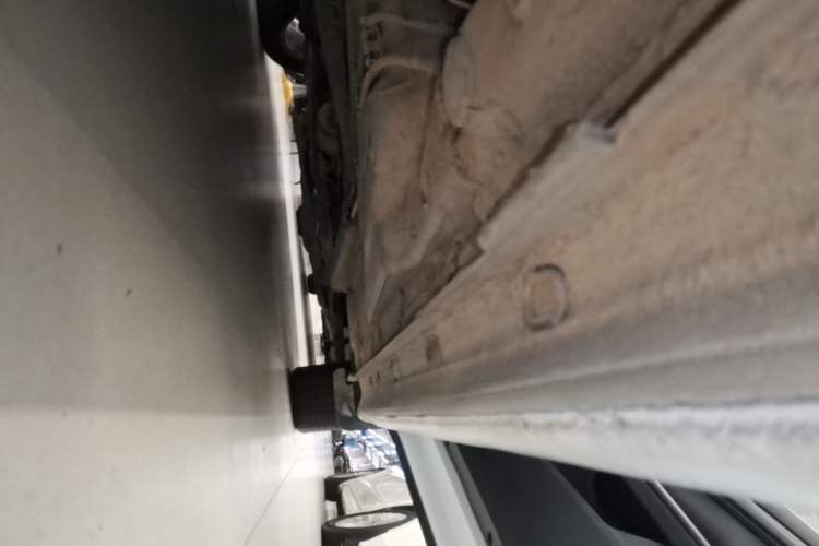 Used Volkswagen Lavida 2015 1.6L Automatic Comfort Edition Right Side Sill