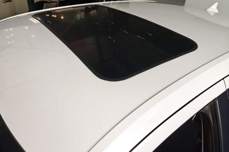 Used Volkswagen Lavida 2015 1.6L Automatic Fashion Edition Roof