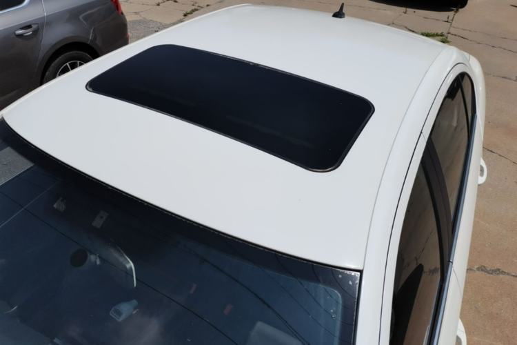 Used Volkswagen Lavida 2015 1.6L Automatic Comfort Edition Roof