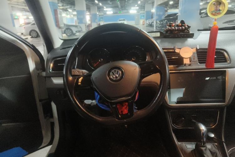 Used Volkswagen Lavida 2015 1.6L Automatic Comfort Edition Steering Wheel