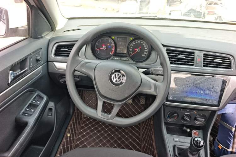 Used Volkswagen Lavida 2015 1.6L Manual Fashion Edition Steering Wheel