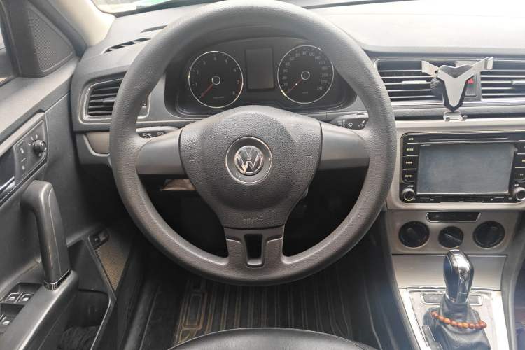 Used Volkswagen Lavida 2015 1.6L Automatic Comfort Edition Steering Wheel
