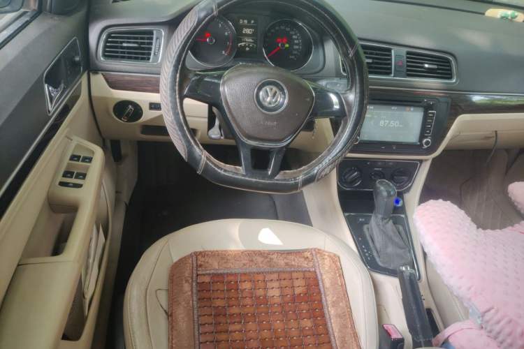 Used Volkswagen Lavida 2015 1.6L Automatic Comfort Edition Steering Wheel
