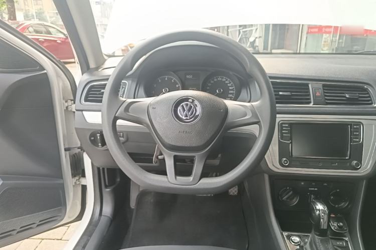 Used Volkswagen Lavida 2015 1.6L Automatic Fashion Edition Steering Wheel