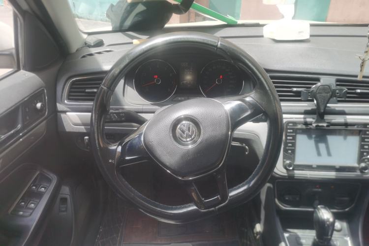 Used Volkswagen Lavida 2015 1.6L Automatic Comfort Edition Steering Wheel