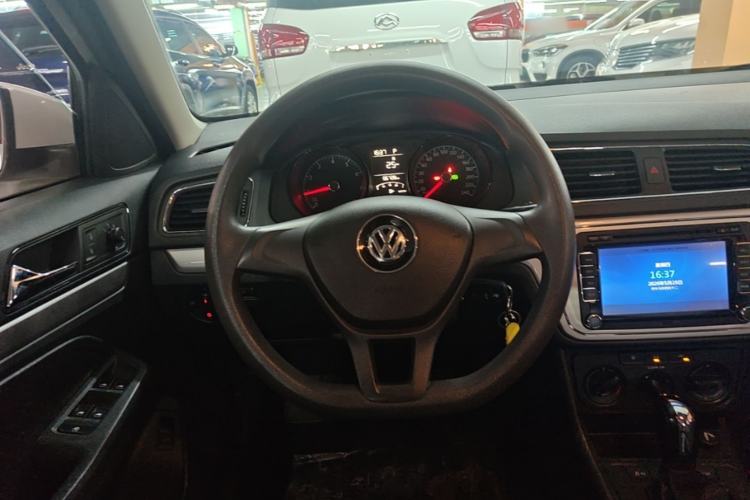 Used Volkswagen Lavida 2015 1.6L Automatic Fashion Edition Steering Wheel