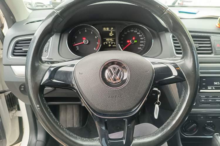 Used Volkswagen Lavida 2015 1.6L Automatic Comfort Edition Steering Wheel