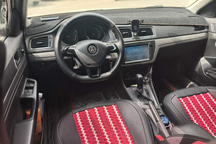 Used Volkswagen Lavida 2015 1.6L Automatic Comfort Edition Steering Wheel