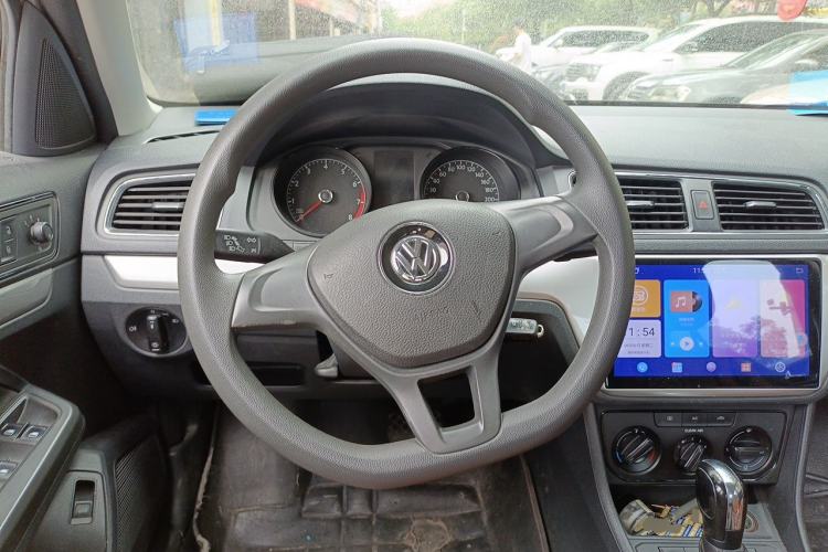 Used Volkswagen Lavida 2015 1.6L Automatic Fashion Edition Steering Wheel