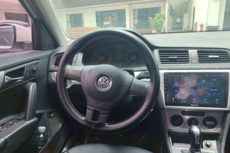 Used Volkswagen Lavida 2015 1.6L Automatic Fashion Edition Steering Wheel