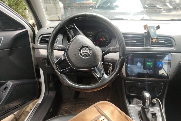 Used Volkswagen Lavida 2015 1.6L Automatic Comfort Edition Steering Wheel