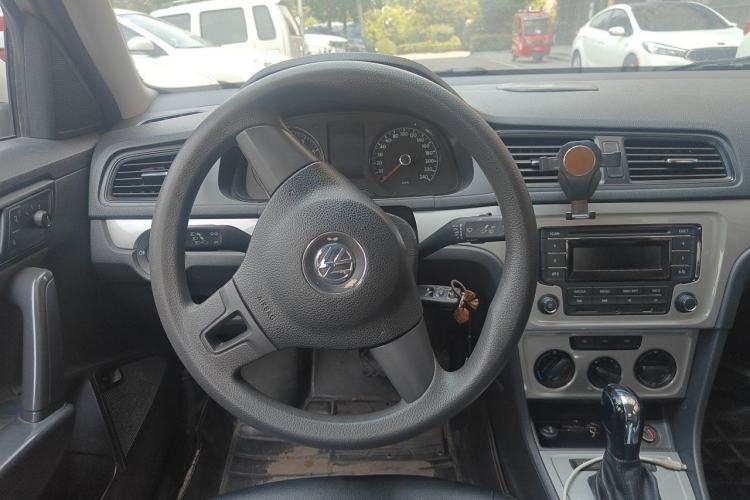 Used Volkswagen Lavida 2015 1.6L Automatic Fashion Edition Steering Wheel