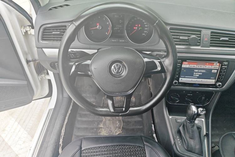 Used Volkswagen Lavida 2015 1.6L Automatic Comfort Edition Steering Wheel