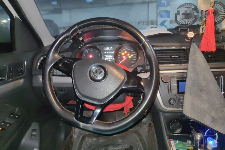 Used Volkswagen Lavida 2015 1.6L Automatic Comfort Edition Steering Wheel