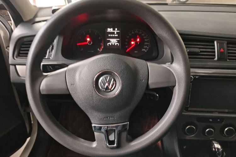 Used Volkswagen Lavida 2015 1.6L Automatic Fashion Edition Steering Wheel