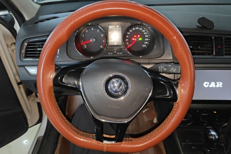 Used Volkswagen Lavida 2015 1.6L Automatic Comfort Edition Steering Wheel