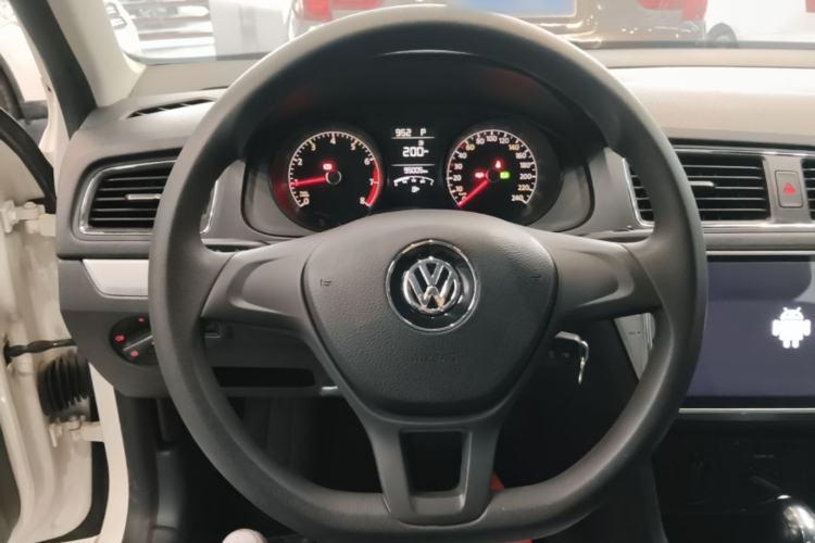 Used Volkswagen Lavida 2015 1.6L Automatic Fashion Edition Steering Wheel