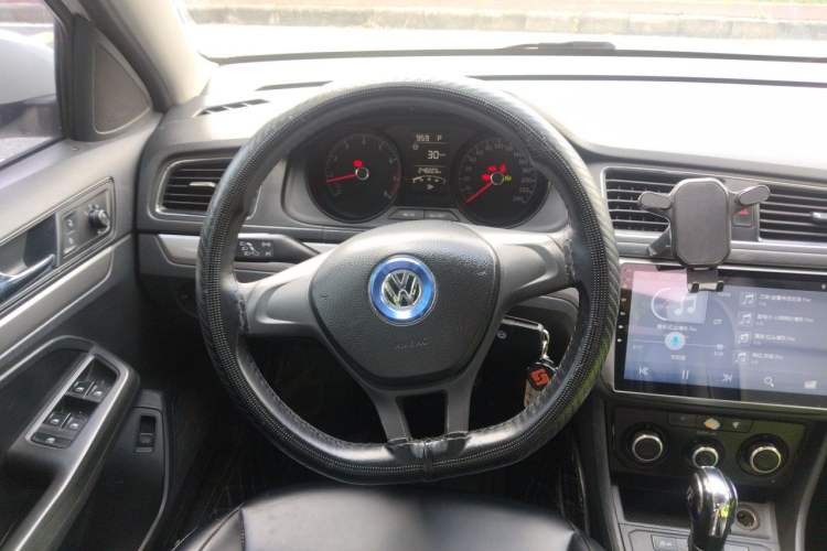 Used Volkswagen Lavida 2015 1.6L Automatic Fashion Edition Steering Wheel
