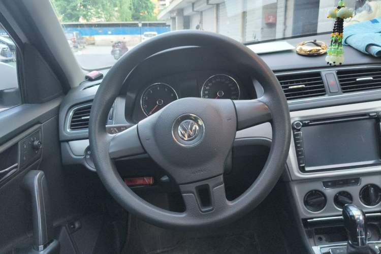 Used Volkswagen Lavida 2015 1.6L Automatic Comfort Edition Steering Wheel