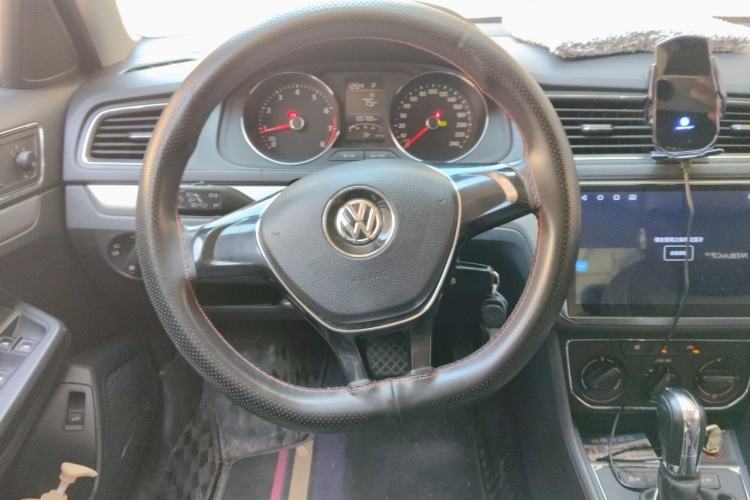 Used Volkswagen Lavida 2015 1.6L Automatic Comfort Edition Steering Wheel