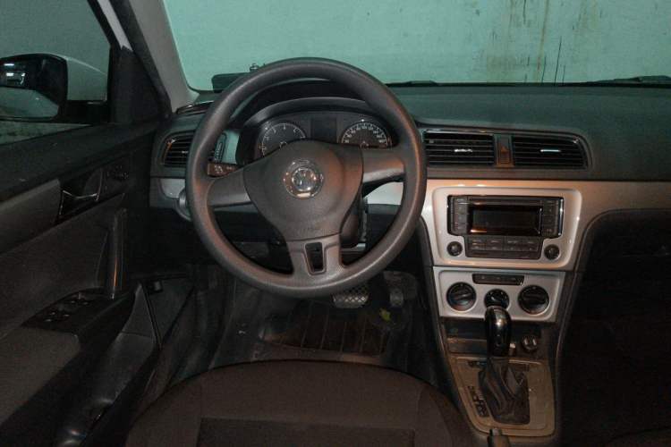 Used Volkswagen Lavida 2015 1.6L Automatic Fashion Edition Steering Wheel