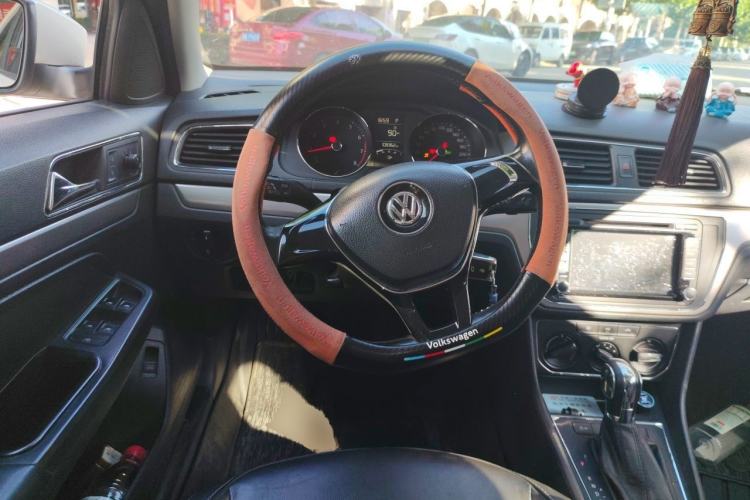 Used Volkswagen Lavida 2015 1.6L Automatic Comfort Edition Steering Wheel