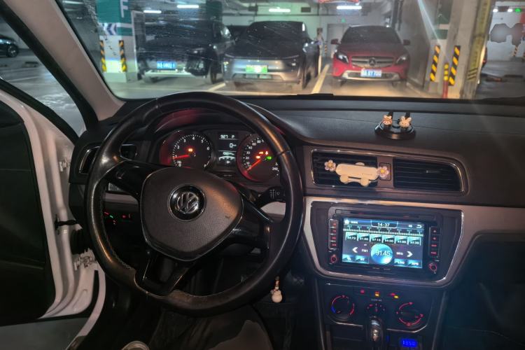 Used Volkswagen Lavida 2015 1.6L Automatic Comfort Edition Steering Wheel