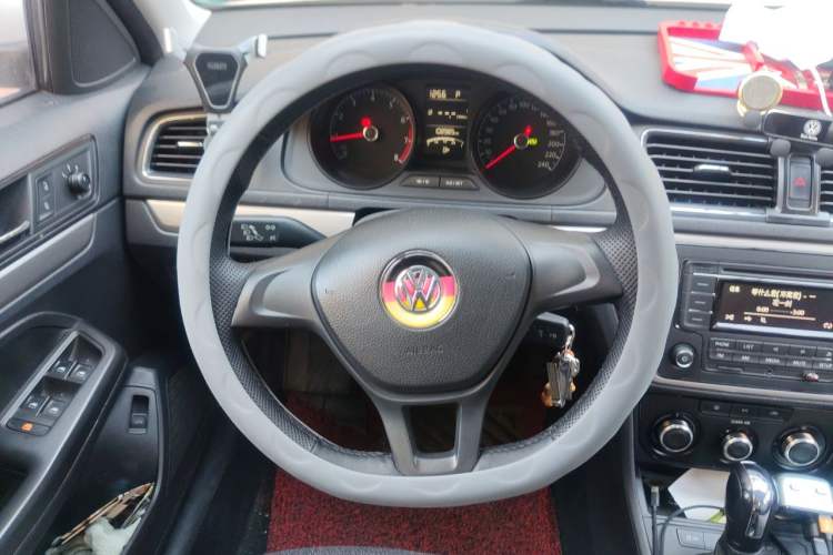 Used Volkswagen Lavida 2015 1.6L Automatic Fashion Edition Steering Wheel