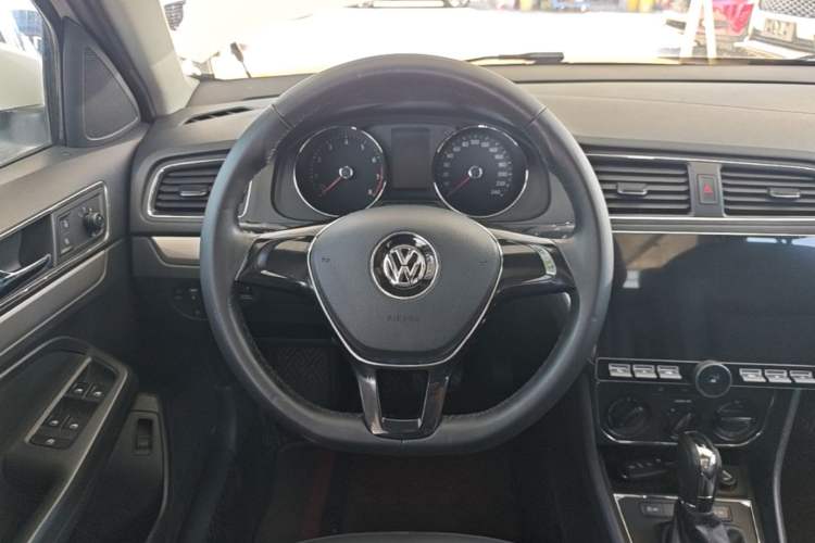 Used Volkswagen Lavida 2015 1.6L Automatic Comfort Edition Steering Wheel