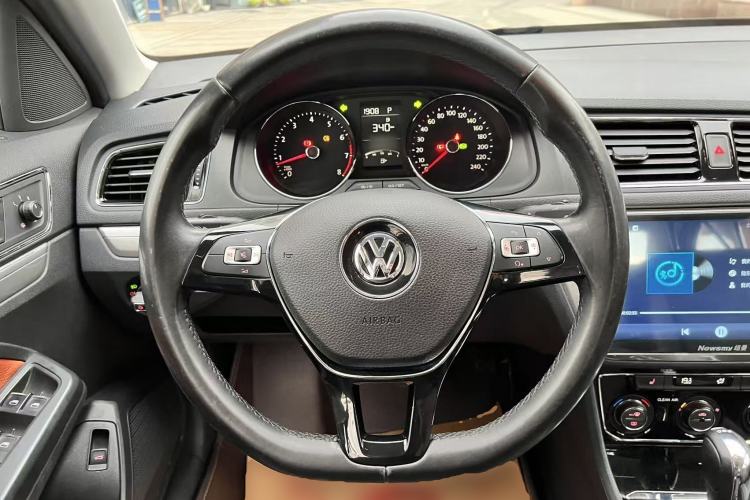 Used Volkswagen Lavida 2015 230TSI DSG Luxury Edition Steering Wheel